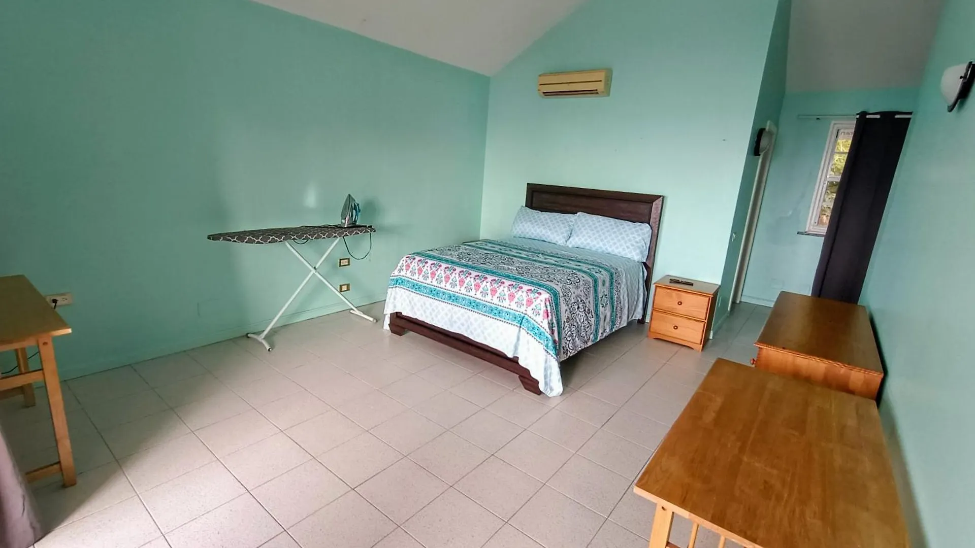 Beachfront Acqua Villa Five Islands Village Dom wakacyjny